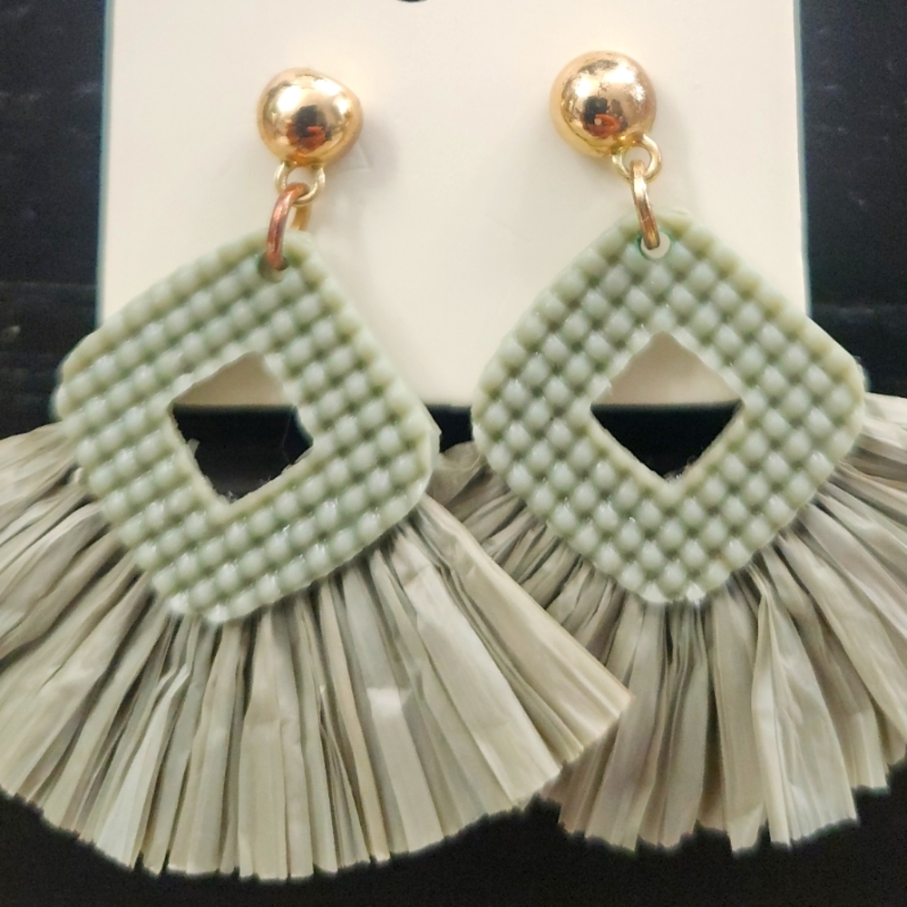 Earrings | Woven straw tassel